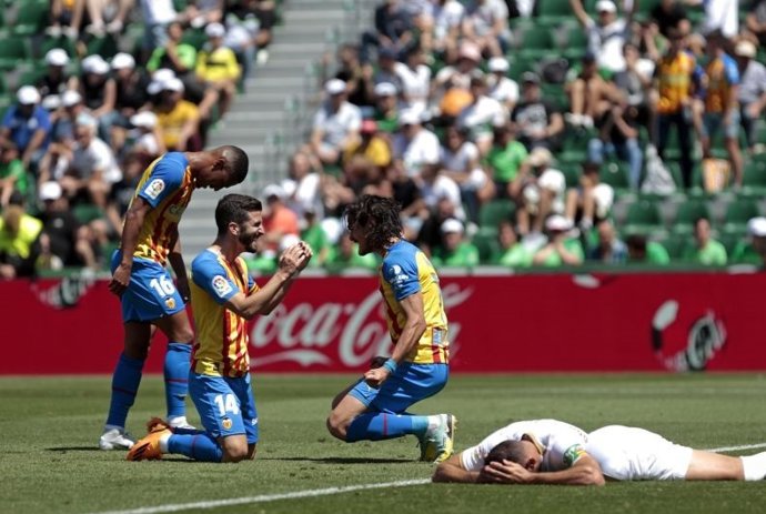 El Valencia reacciona en Elche en su pelea por la salvación