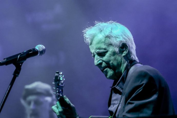 Archivo - El cantante Kiko Veneno durante su concierto en el Festival Inverfest, en el Teatro Circo Price, a 4 de febrero de 2022, en Madrid (España).