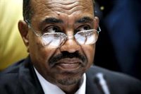 Al Bashir, trasladado de la cárcel a un hospital en medio de los combates en Jartum, según medios