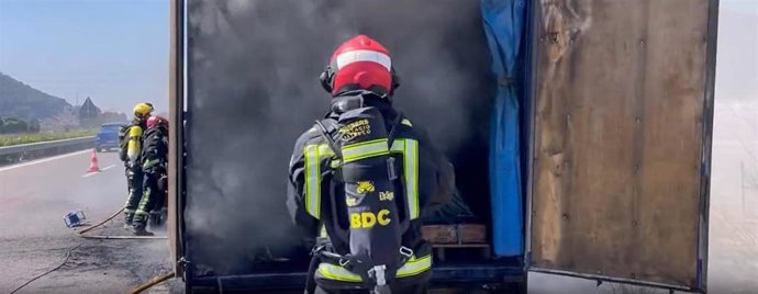Incendio de un camión en la AP-7