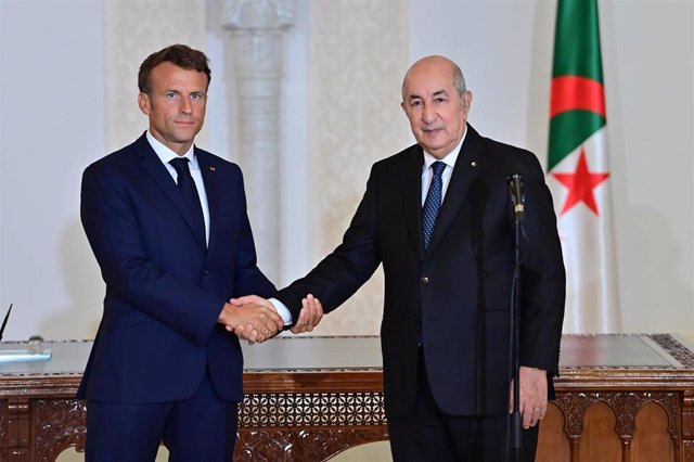 Archivo - Emmanuel Macron y Abdelmayid Tebune 