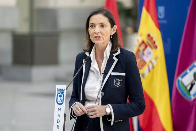La candidata del PSOE la Alcaldía, Reyes Maroto, durante una rueda de prensa previa a una sesión extraordinaria del Pleno Municipal, en el Ayuntamiento de Madrid.