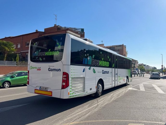 Govern y Autocars Gamón ponen en circulación el primer bus híbrido interurbano de Lleida.