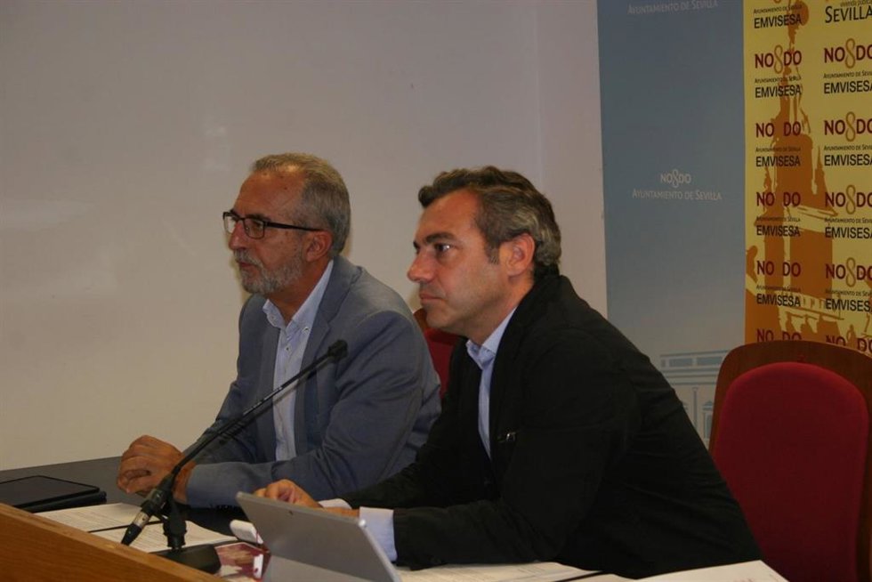 Archivo - El gerente de Emvisesa, Felipe Castro, primero por la derecha, en una imagen de archivo. 