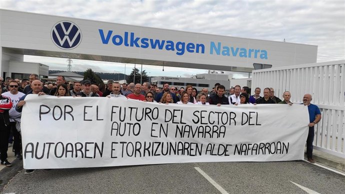 Trabajadores del sector de automoción piden al Grupo Volkswagen que la planta de Landaben siga siendo "estratégica".