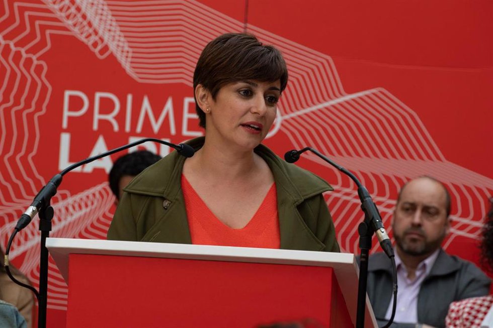 La ministra y portavoz del Gobierno de España, Isabel Rodríguez, interviene durante el acto de presentación de la candidatura del PSOE a la Alcaldía de Haro, en el Hotel Arrope, a 20 de abril de 2023, en Haro, La Rioja (España). Concha Andreu arropa en