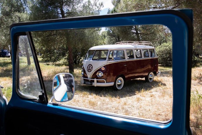 Una furgoneta Volkswagen en la segunda edición de la Feria Autopía, en el Bosque Santander de Boadilla del Monte.