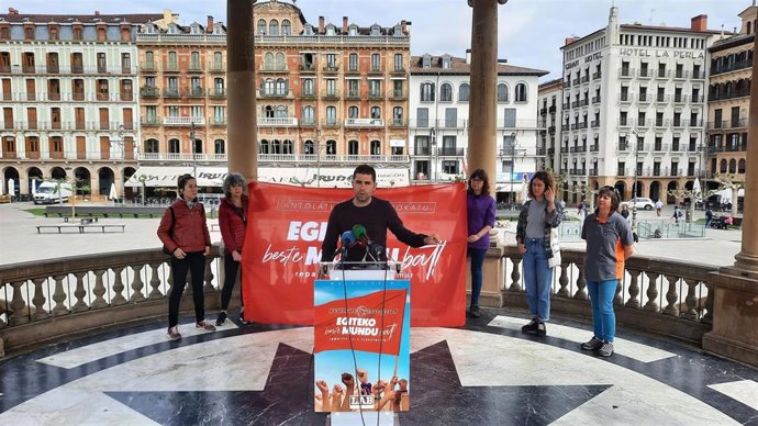 El portavoz de LAB en Navarra, Imanol Karrera, presenta las movilizaciones del sindicato por el 1 de Mayo.