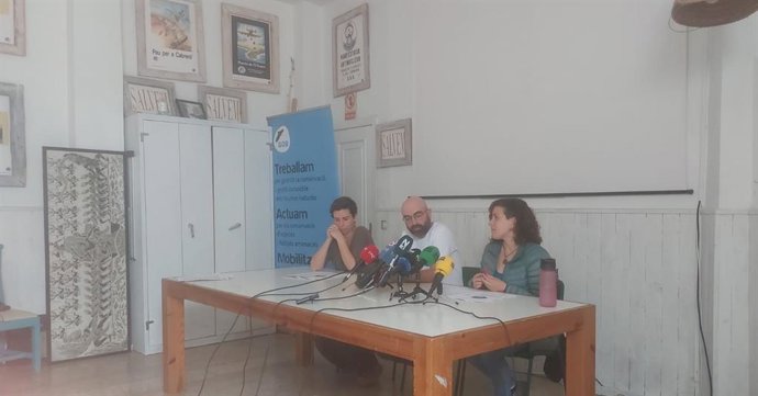 De izquierda a derecha, los representantes del GOB Margalida Ramis, Amadeu Corbera y Mar Muñoz.