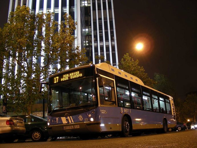 Archivo -     Los autobuses nocturnos de la Empresa Municipal de Transportes (EMT).