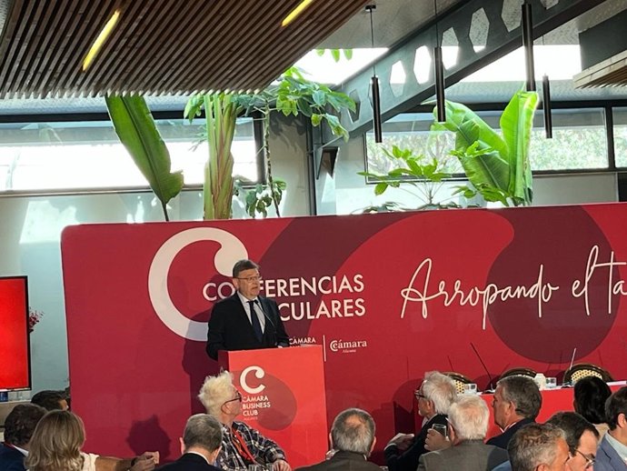 El president de la Generalitat, Ximo Puig, en el ciclo de Conferencias Circulares del Cámara Business Club, de la Cámara de Alicante.