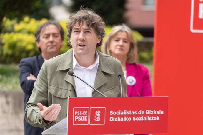 El secretario general del PSE-EE en un acto en Etxebarri (Bizkaia)