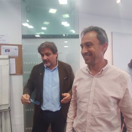 Los dirigentes de IU Alejandro Suárez y Ovidio Zapico