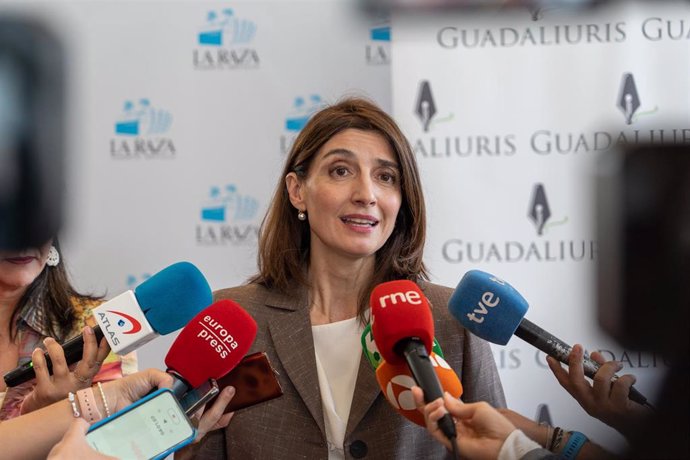 La ministra de Justicia, Pilar Llop, atiende a los medios de comunicación.