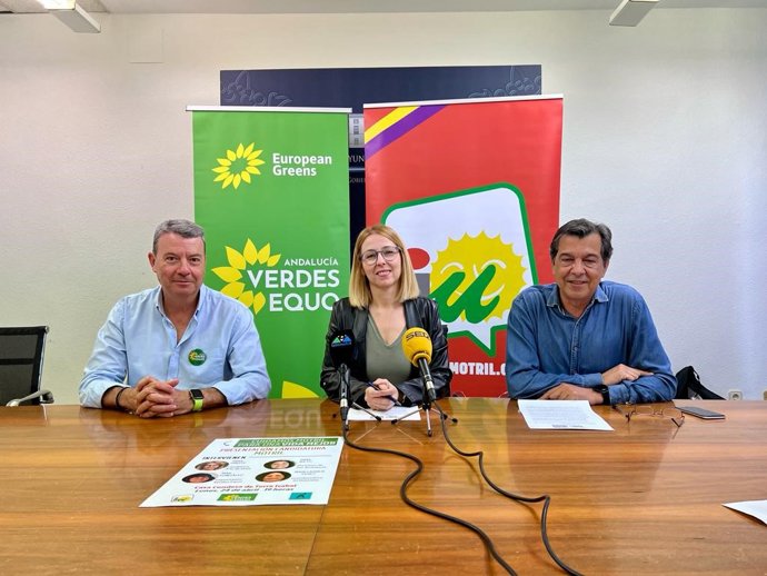 Candidatura de IU-Verdes Equo en Motril, con Inmaculada Omiste, en el centro en la imagen, al frente