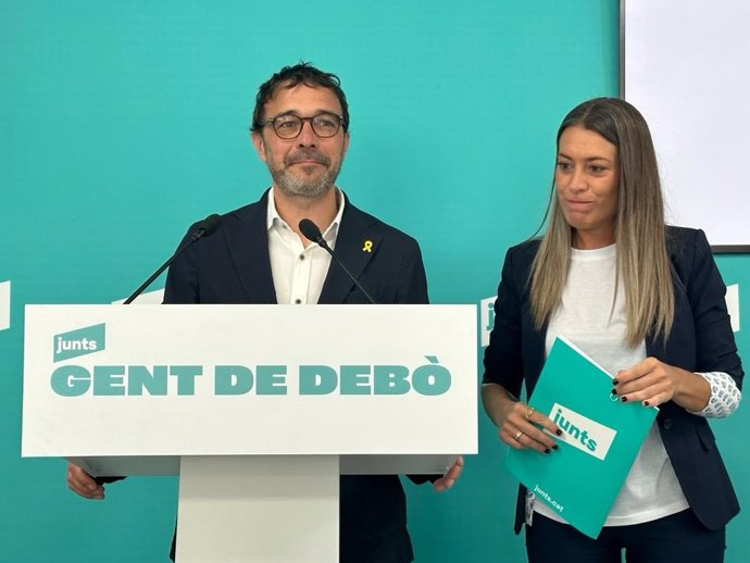 El portaveu de Junts, Josep Rius, amb la portaveu del partit al Congrés, Míriam Nogueras