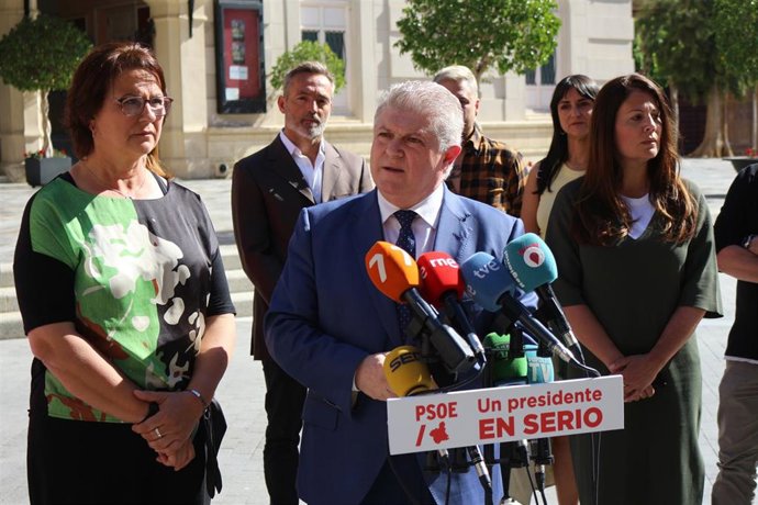 El secretario general del PSOE de la Región de Murcia y candidato a la presidencia de la Comunidad Autónoma, Pepe Vélez, durante su comparecencia