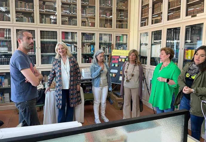 Colombo en la biblioteca del IES Columela.