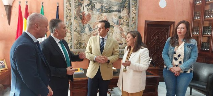 El consejero de Justicia, Administración Local y Función Pública, José Antonio Nieto, en su visita a los Juzgados de La Palma del Condado (Huelva).
