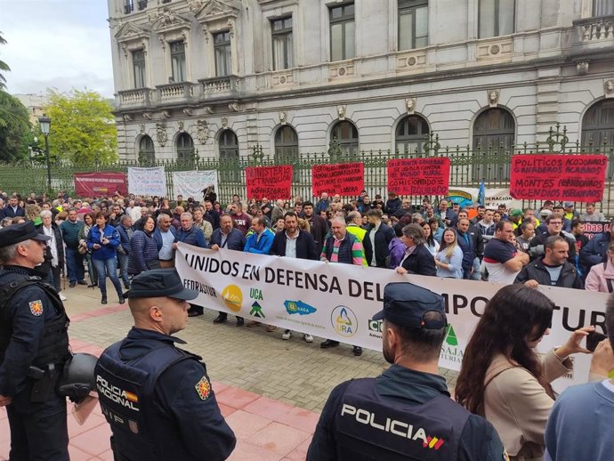 Manifestación de ganaderos en Oviedo
