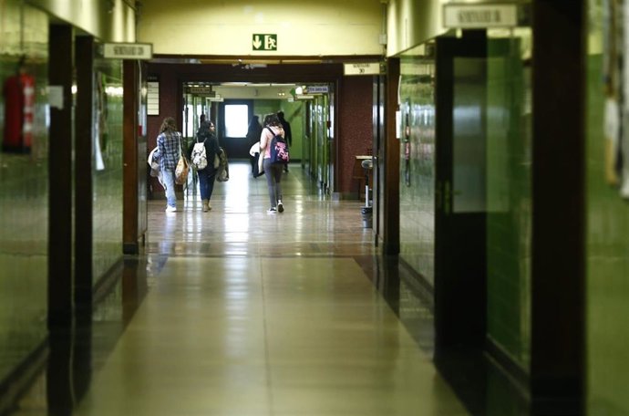 Archivo - Estudiantes, estudiante, universidad, universitarios, estudios, grado, alumnos