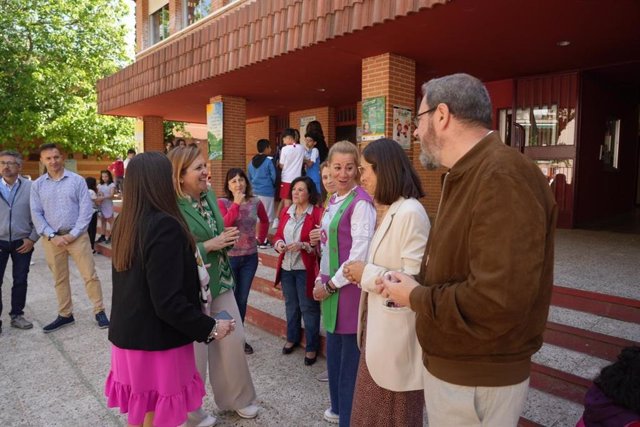 La consejera de Educación, Cultura y Deportes, Rosa Ana Rodríguez, visita el CEIP 'Badiel'.