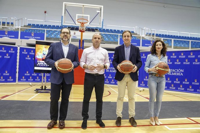 Ayuntamiento de Vera y Diputación presentan el V Torneo Nacional de Baloncesto U13 'Ciudad de Vera'
