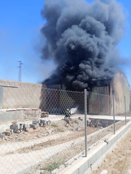 Incendio en una nave de Pujaire, en Almería.