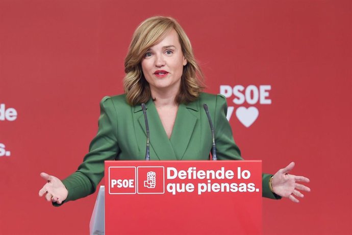 La ministra de Educación y portavoz del PSOE, Pilar Alegría, durante una rueda de prensa, en la sede del PSOE, a 24 de abril de 2023, en Madrid (España). La rueda de prensa ha tenido lugar tras la reunión del Comité Electoral del PSOE.