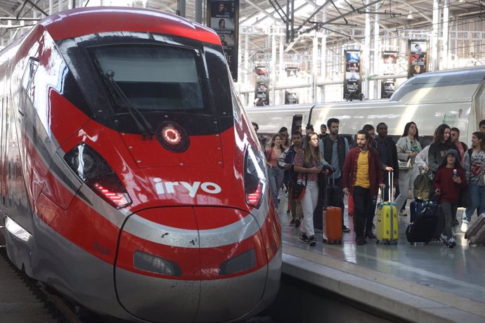 Llegada del tren de alta velocidad Iryo a la estación María Zambrano, A 31 de marzo de 2023, en Málaga (Andalucía, España) 