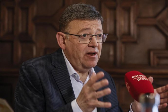 Imagen de archivo del presidente de la Generalitat valenciana, Ximo Puig, durante una entrevista para Europa Press.