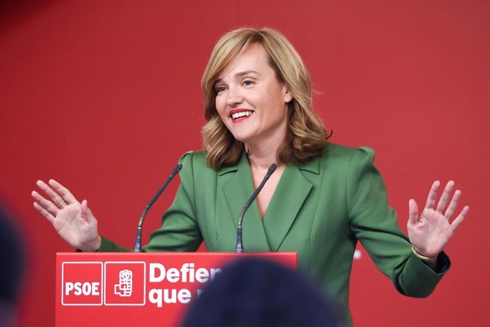 La ministra de Educación y portavoz del PSOE, Pilar Alegría, durante una rueda de prensa, en la sede del PSOE, a 24 de abril de 2023, en Madrid (España). La rueda de prensa ha tenido lugar tras la reunión del Comité Electoral del PSOE.
