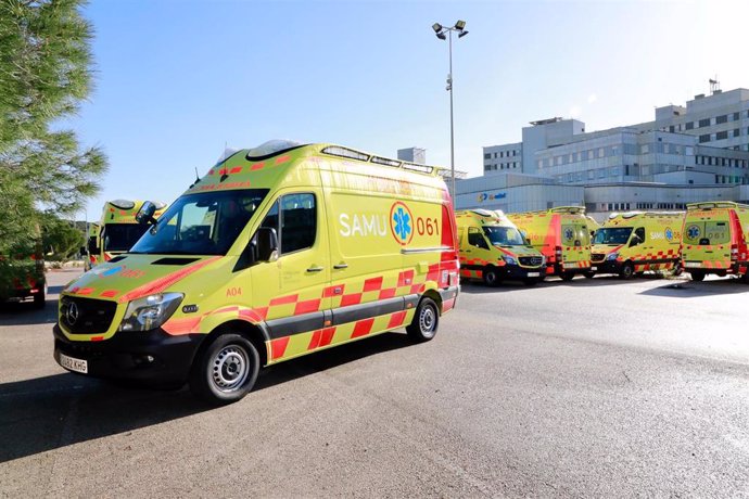 Archivo - Ambulancias del SAMU 061 en Mallorca.