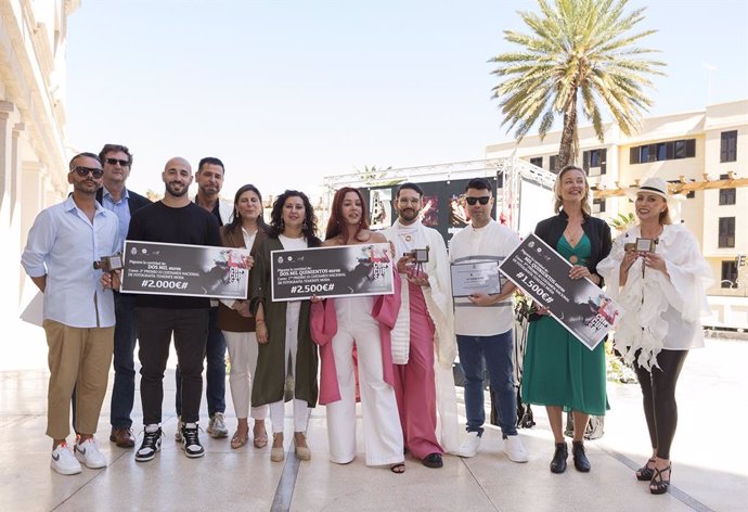 La Fotógrafa Tinerfeña Victoria Andreína Navarro Isla Ha Sido Elegida Ganadora De La Undécima Edición Del Concurso Nacional De Fotografía Tenerife Moda, Con La Fotografía Titulada 'Enano Danzante'.