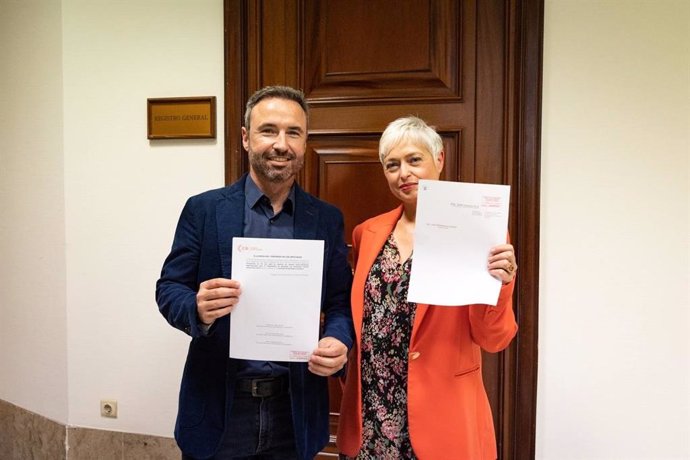 Anna Grau i Guillermo Díaz (Cs) registren la proposició al Congrés.