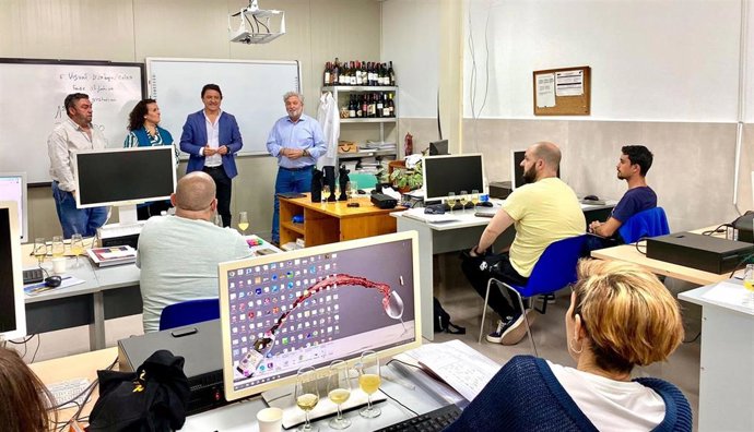 Nota De Prensa De Empleo (El Delegado De Empleo Visita Al Alumnado Del Centro Formativo Sócrates)