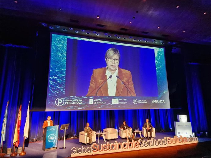 La conselleira do Mar, Rosa Quintana.