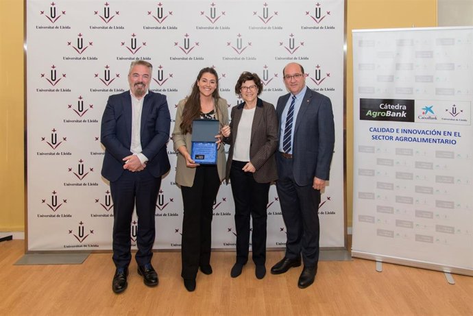 La estudiante zaragozana Alba Vigo gana el premio de la Cátedra AgroBank por su trabajo de final de máster.