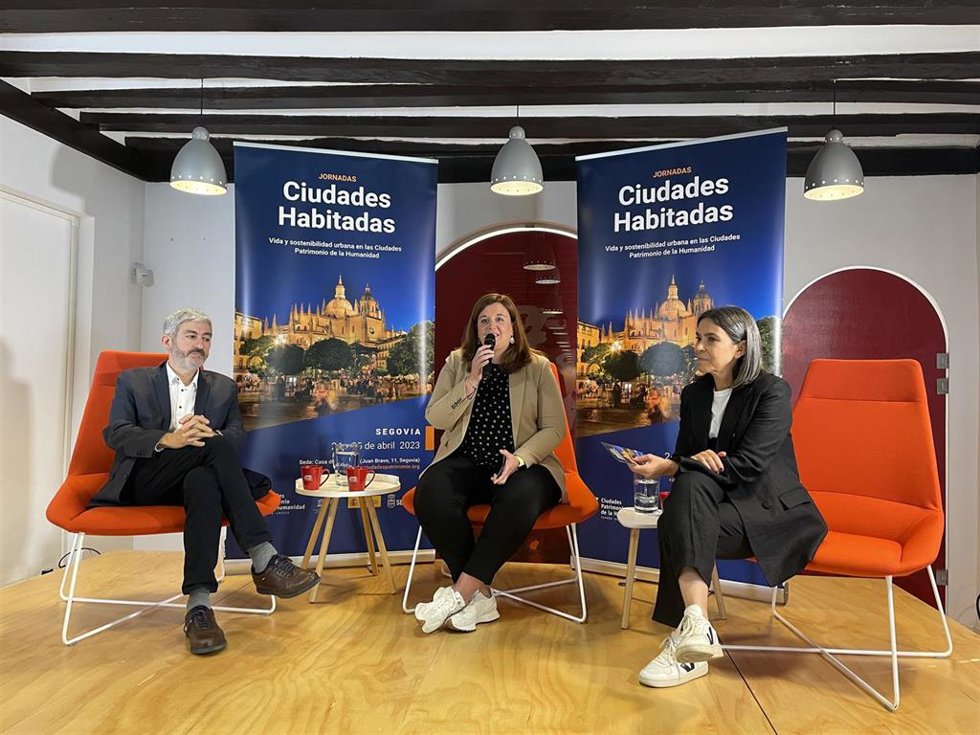 La alcaldesa de Segovia, Clara Martín, inaugura las jornadas