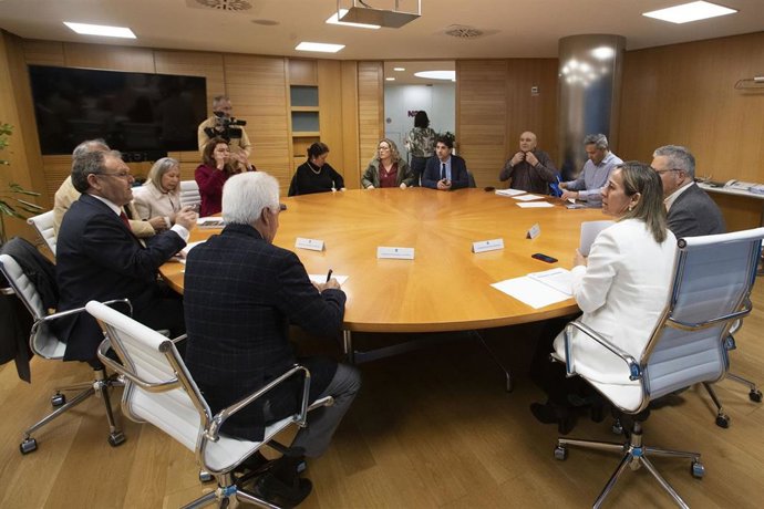 La conselleira de Infraestruturas e Mobilidade, Ethel Vázquez, se reúne con el Comité Galego do Transporte