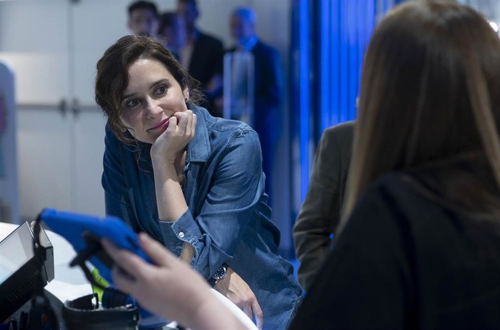 La presidenta de la Comunidad de Madrid, Isabel Díaz Ayuso, participa en la presentación del recorrido de Atlantis Aquarium, en el Intu Xanadú