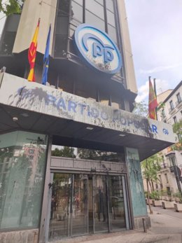 Vandalizan sede del PP en Génova, 13