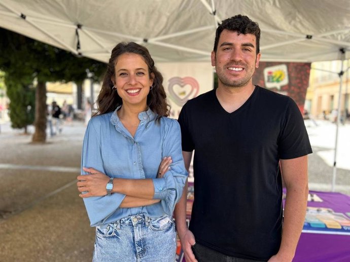 La candidata de Unidas Podemos al Parlament, Gloria Santiago, y el candidato de Unidas Podemos al Consell de Ibiza, Óscar Rodríguez.