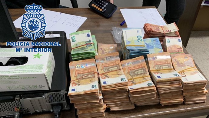 Nota De Prensa: Intervenidos En El Puerto De Santa María Más De 200.000 Euros Transportados Desde Alemania Y Con Destino A Un Paraíso Fiscal