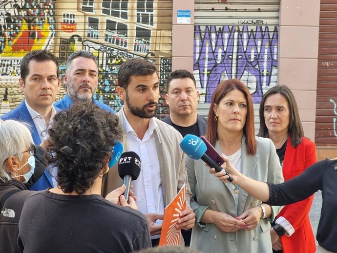 El coordinador de la formación en la provincia, José María Real, atiende a los medios