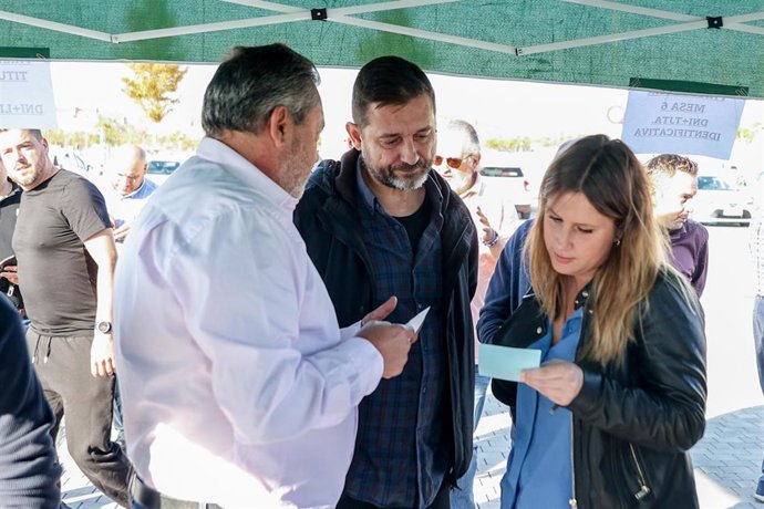 Archivo - Imagen de recurso de la candidata de Podemos-IU-Alianza Verde a la Presidencia de la Comunidad de Madrid, Alejandra Jacinto, en la consulta del sector taxi sobre la liberalización propuesta por la Comunidad de Madrid.