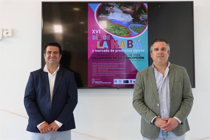 El diputado provincial Juan Álvarez, junto al alcalde de Villanueva de la Concepción, Gonzalo Sánchez, en la presentación de esta cita gastronómica.