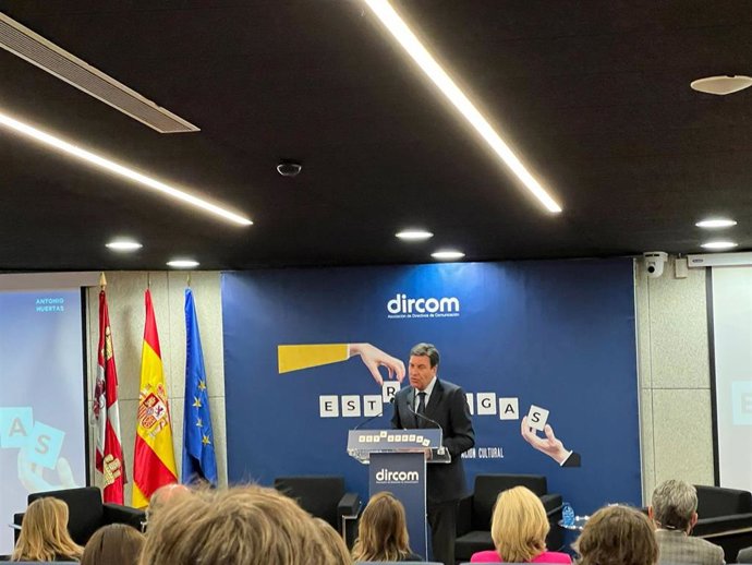 El consejero de Economía y Hacienda, Carlos Fernández Carriedo, participa en la clausura de la Jornada 'La comunicación como palanca para el liderazgo empresarial' de Dircom