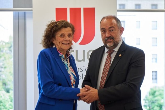 Carmen Hernando de Larramendi y Julián Garde.