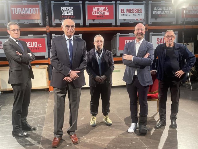 Presentación de la temporada 2023-2024, con el director general Valentí Oviedo, el presidente Salvador Alemany, el director musical Josep Pons, el director artístico Víctor Garcia de Gomar y el artista residente lex Ollé